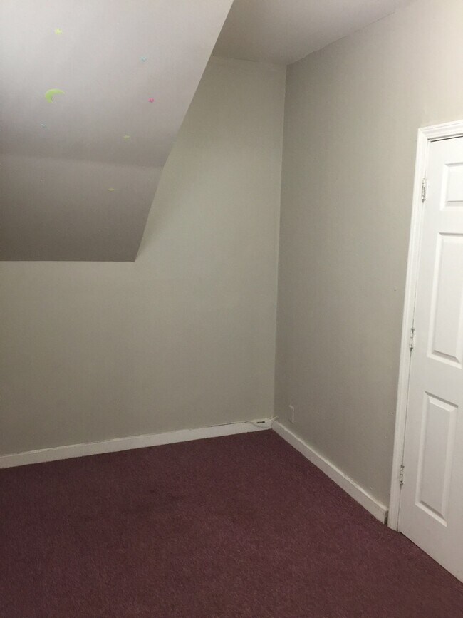 Building Photo - 3747 W Diversey Ave