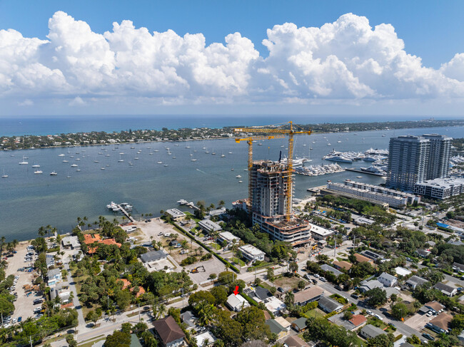 Building Photo - 4815 N Flagler Dr