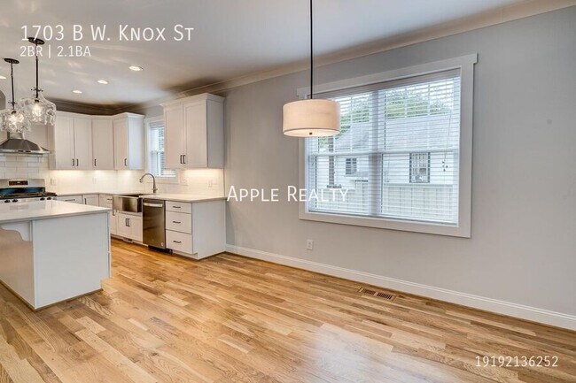 Photo - 1703 W Knox St House