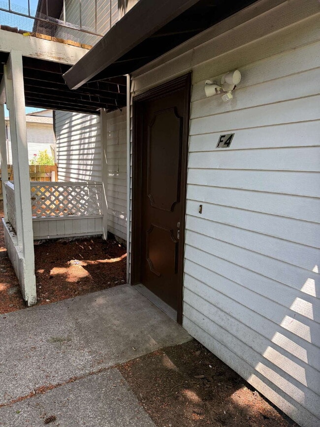 Building Photo - Hidden Gem in Auburn Available Now!