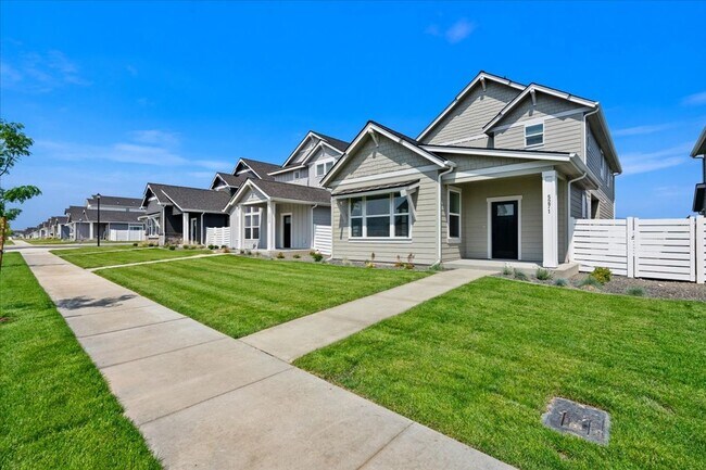 Foto del edificio - Brand New, Stylish 4-Bedroom Home with Vaulted Ceilings and Private Patio