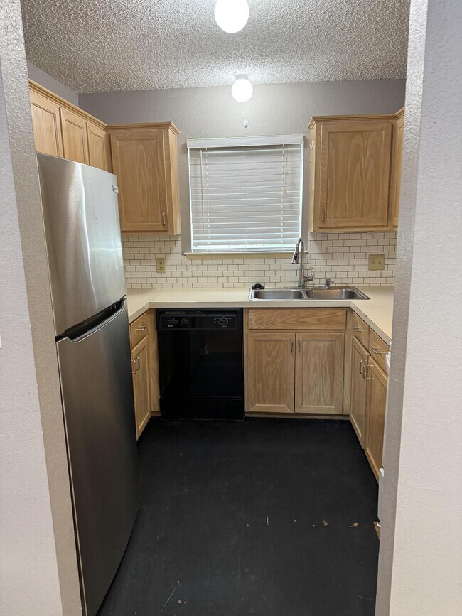 Building Photo - Spacious Duplex Living Near TAMUC with Attached 2 Car Garage!