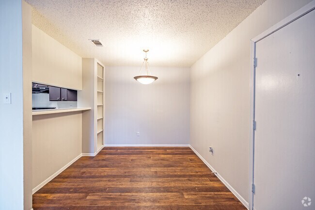 2 habitaciones, 2 baños - 901 pies cuadrados - Comedor - Salem Creek Apartment Homes