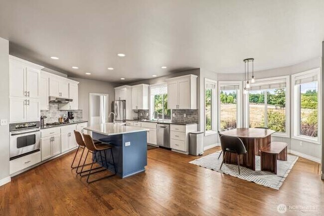 Foto del edificio - 1004 23rd St SW