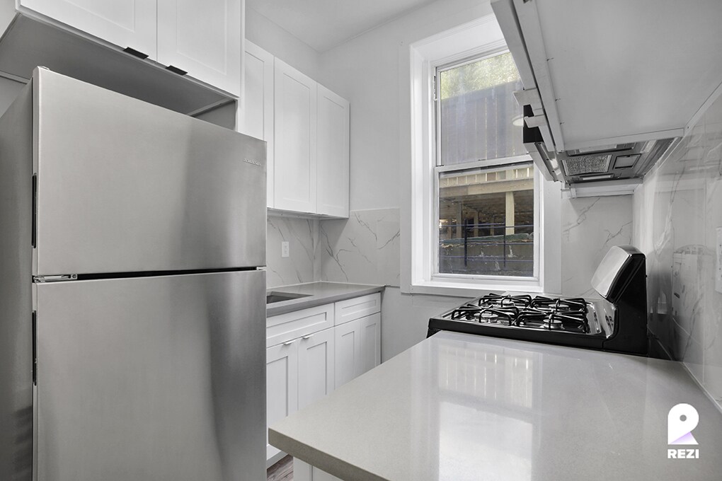 737 E 219th St Unit 2N, The Bronx, NY 10467 Room for Rent in The Bronx, NY