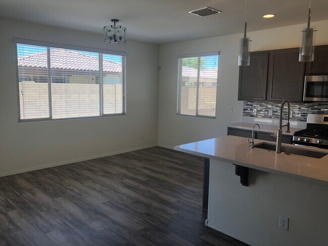Foto del edificio - 4214 W Winston Dr