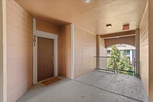 Foto del edificio - Beautiful 2 Bed 2 Bath Condo in Central Fo...