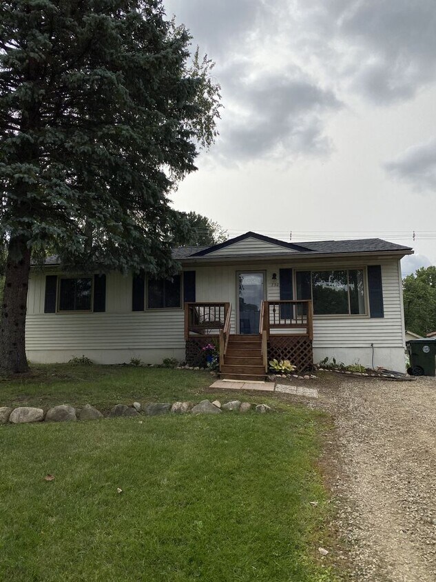 Lake Orion home with finished basement House Rental in Orion charter