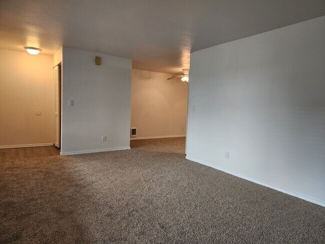 Foto del edificio - 9717 Danwood Ln NW