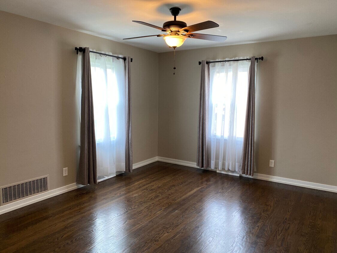 Living Room w/ceiling fan - 6717 Huron Ave