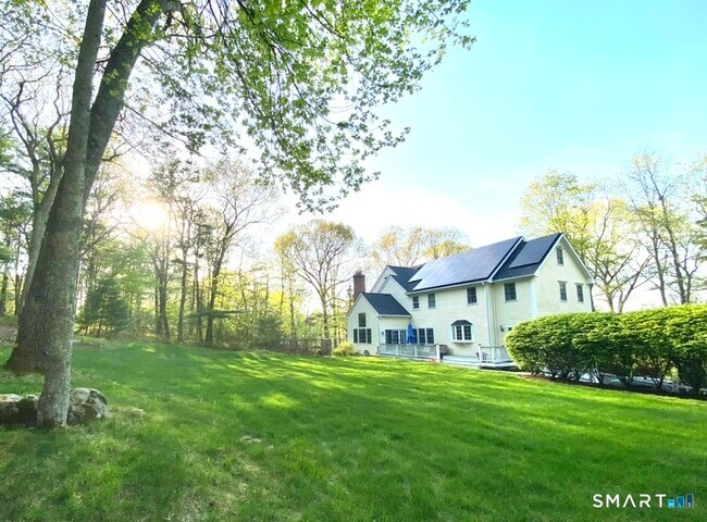 Foto del edificio - 12 Carriage Hill Rd