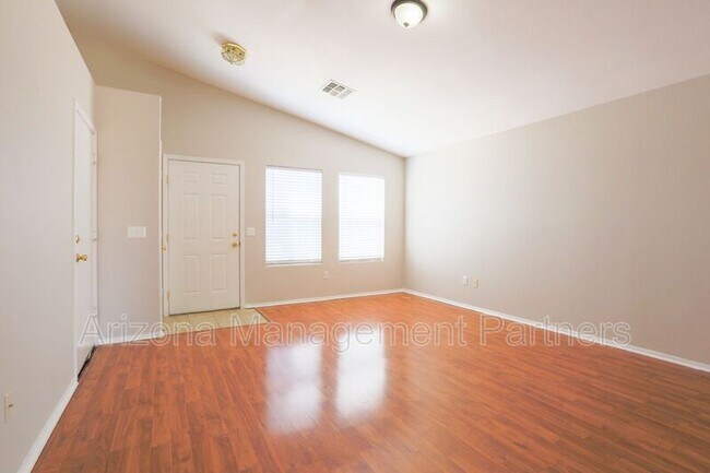 Foto del edificio - 9236 W Santa Cruz Blvd