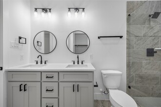 Building Photo - 955 Elkhart St