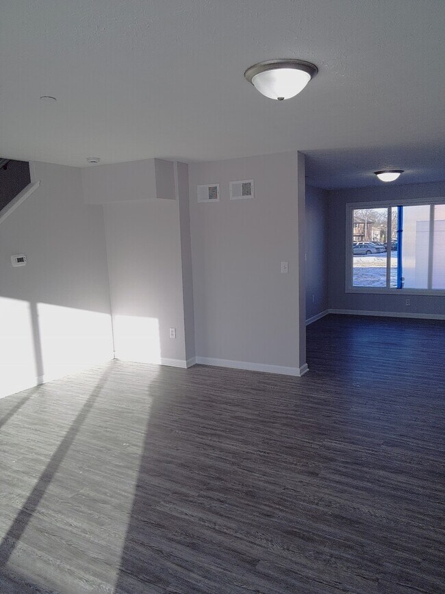 Foto del edificio - 15 Indianwood Blvd