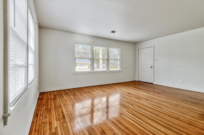 Foto del edificio - 640 Parsons Dr