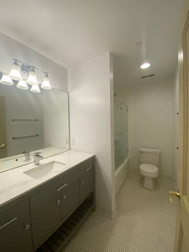 Foto del edificio - Updated 1 Bed Apt with washer and dryer in...