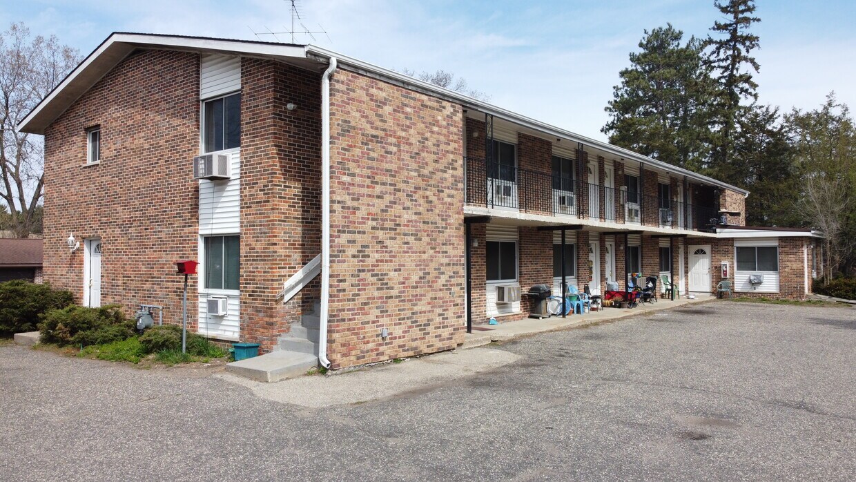 Primary Photo - Main Street Apartments
