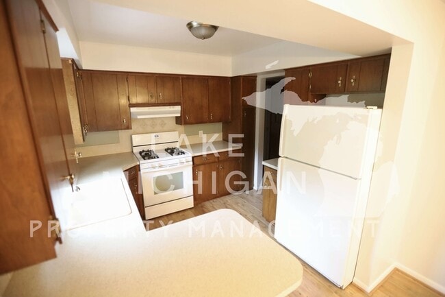 Foto del edificio - 14750 Parkwood Dr