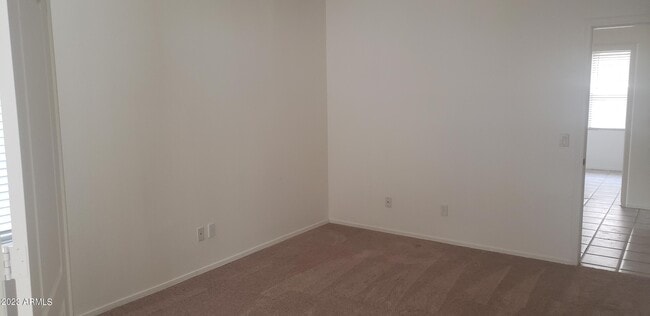 Building Photo - 1051 E Sherri Dr