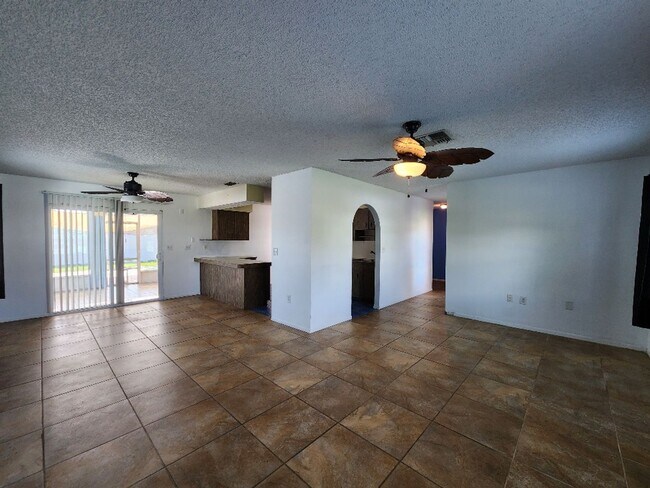 Foto del edificio - 1425 Hathaway Ave