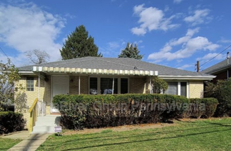 Primary Photo - 2725 Versailles Ave