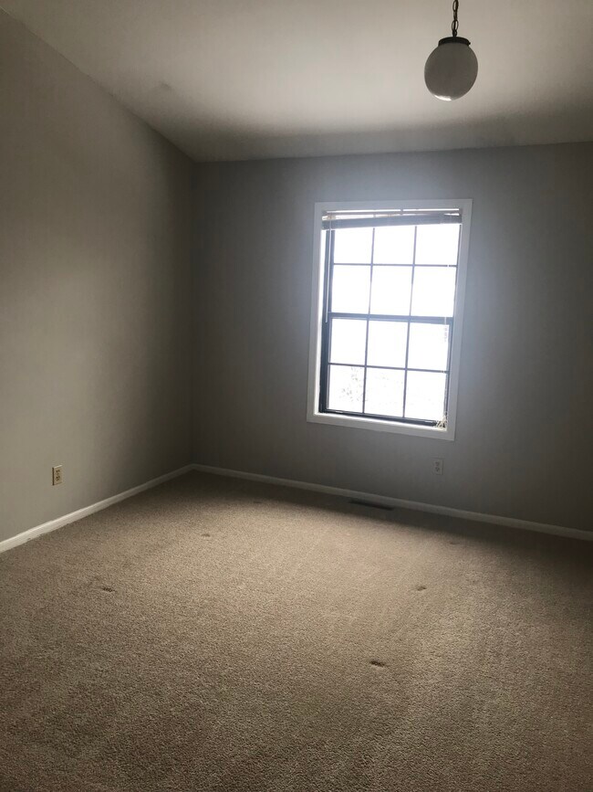 Building Photo - 2018 Yorktowne Dr