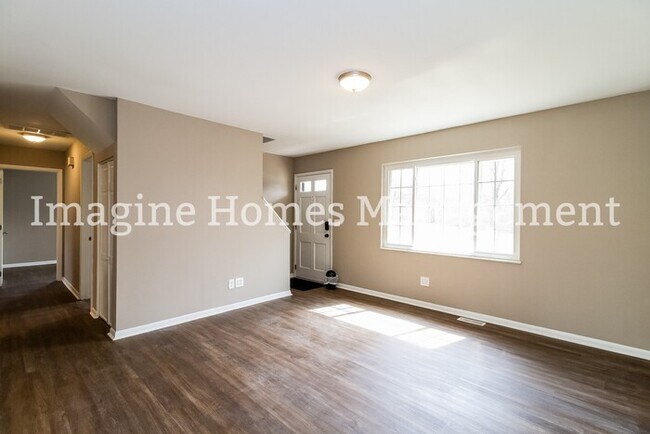 Building Photo - 4 Bedroom Brick Home in Mariemont Schools