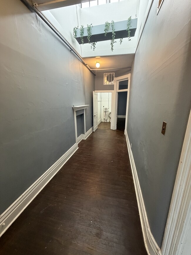 Building Photo - 1048 7th Ave