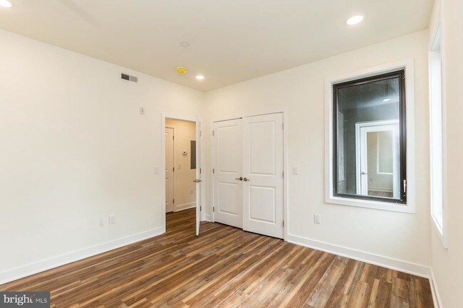 Foto del edificio - 2411 Kensington Ave