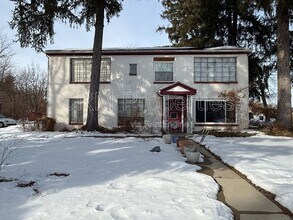 Building Photo - 2101 N Wheeling Ave