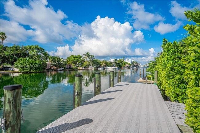 Foto del edificio - 740 S Shore Dr