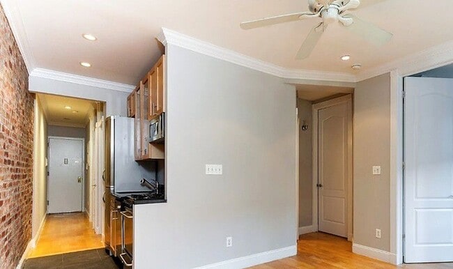 Building Photo - SPACIOUS Gramercy 2 Bedroom - Available Now