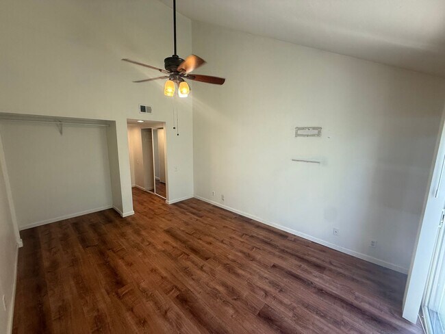 Foto del edificio - Available Now! Beautiful 2 Bed / 2 Bath Condo in Scripps Ranch