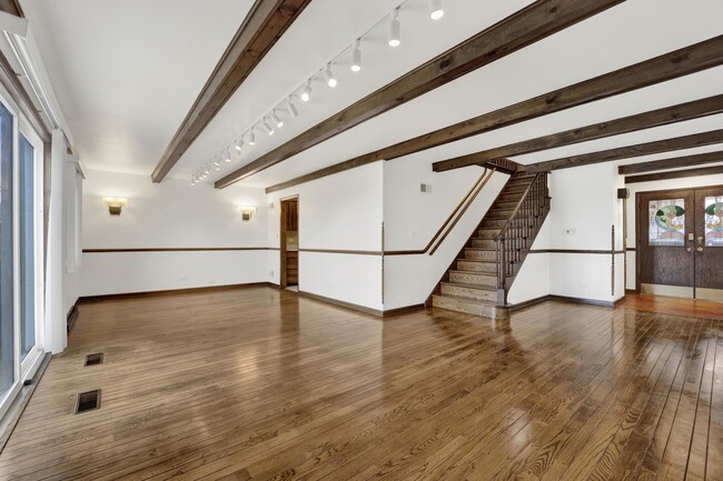 Building Photo - 2265 Eastview Dr