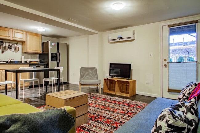 Foto del edificio - 48 Channing St NW