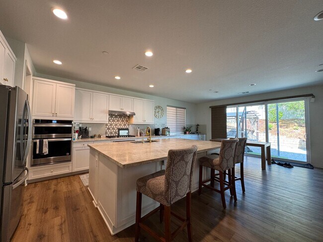 Building Photo - Beautiful 4 Bedroom House with office AND ...