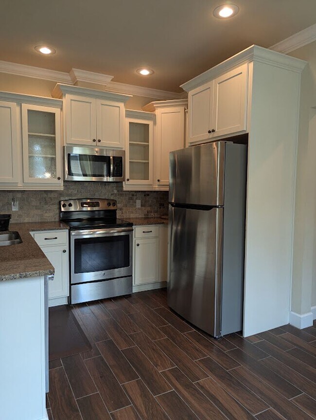 Building Photo - Townsend - 3 Bed 3 Bath Townhome