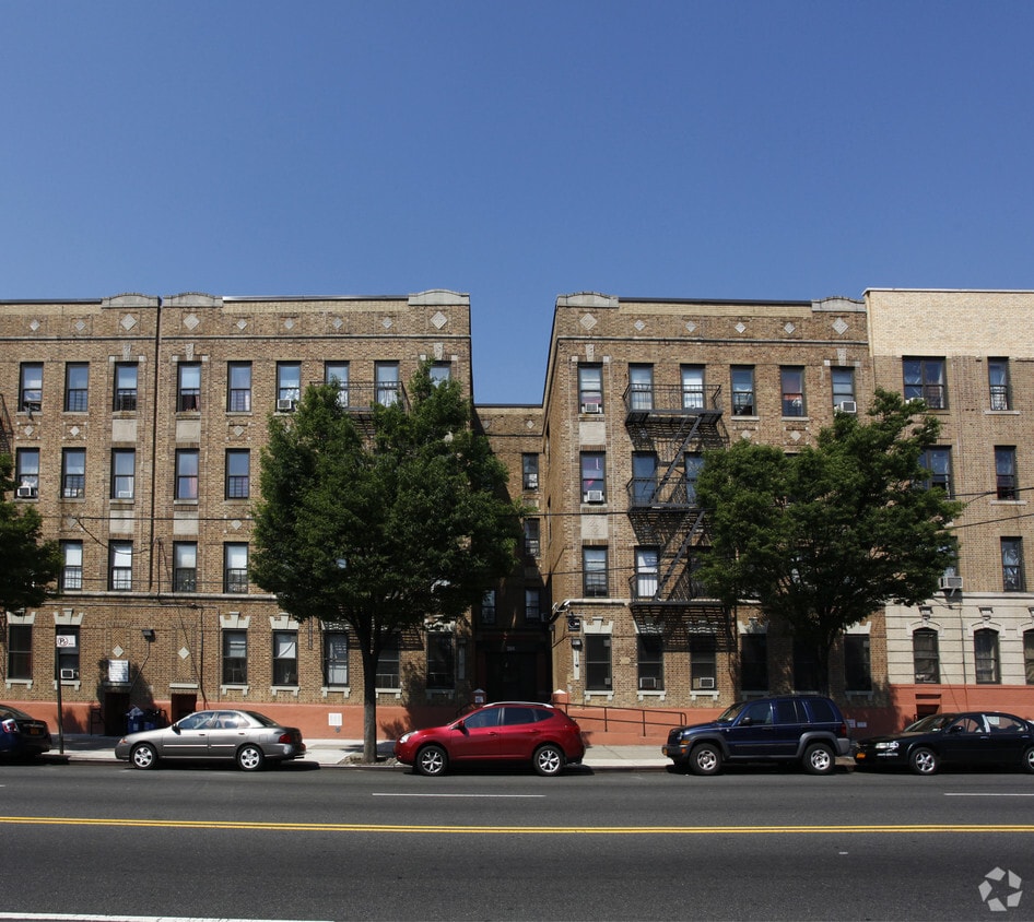 Building Photo - Penn Gardens