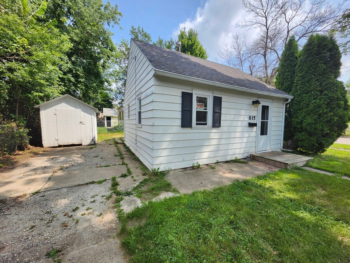 Primary Photo - 815 9th Ave SE