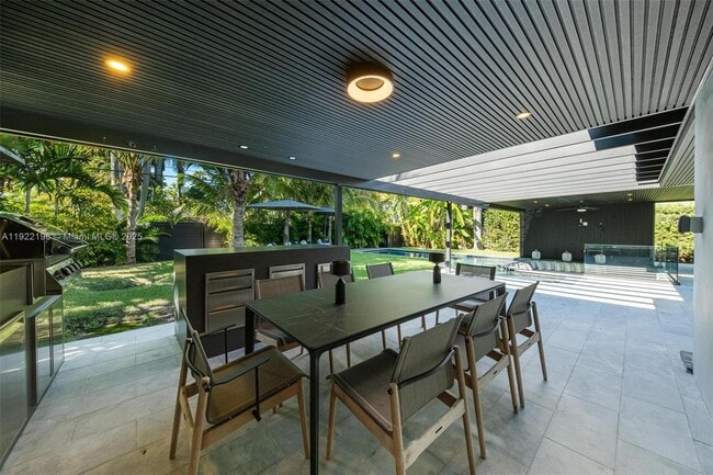 Foto del edificio - 10618 NE 11th Ct