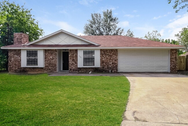 Building Photo - 520 E Lark Ct