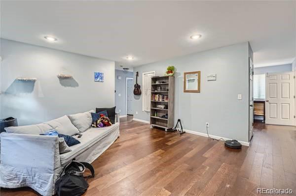 Foto del edificio - 2330 Youngfield St