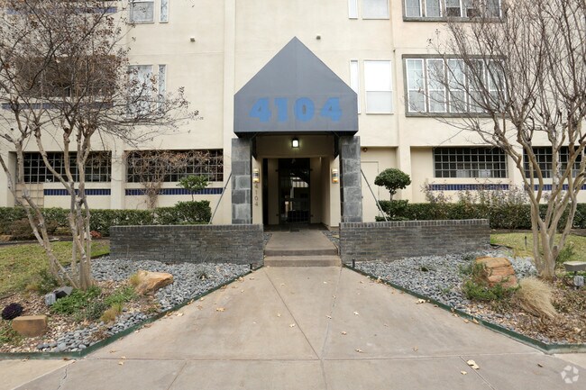 Building Photo - Greystone Court