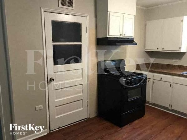 Foto del edificio - 16784 Bulger Ave