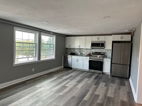 Building Photo - 252 Main St