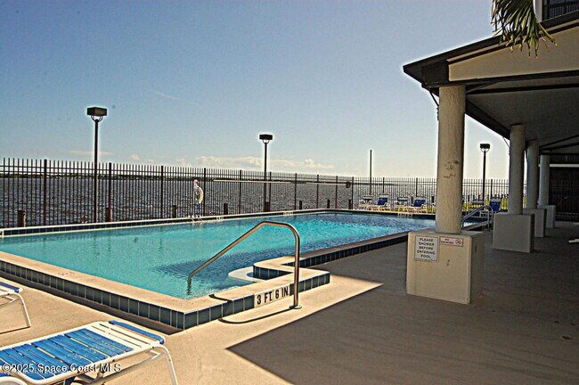 Foto del edificio - 200 S Sykes Creek Pkwy