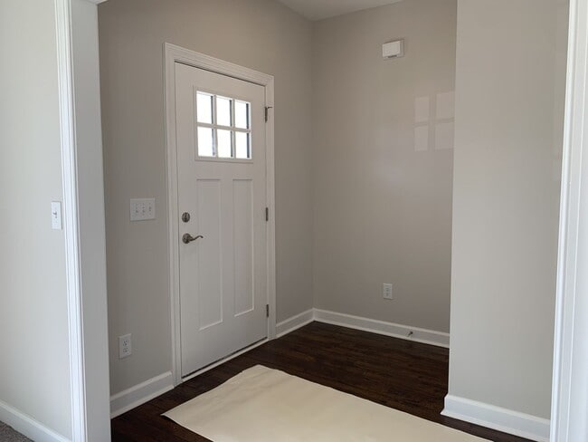 Building Photo - 4 Bed, 3 Bath Home w/ 2 Car Garage and Fen...