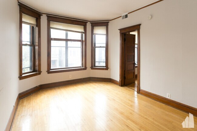 Foto del edificio - 2523 N California Ave
