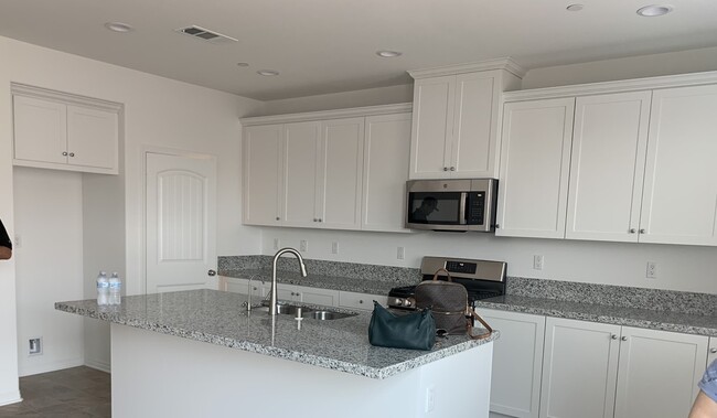 Building Photo - 27332 Barre Dr