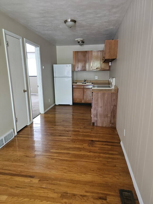 Building Photo - Updated 1 bedroom 1 bath